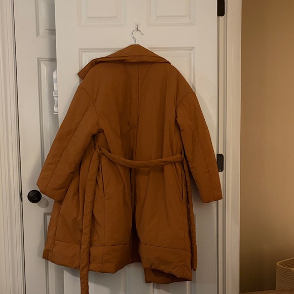 Women's Trench Style Puffer Jacket - Picture 4 of 4